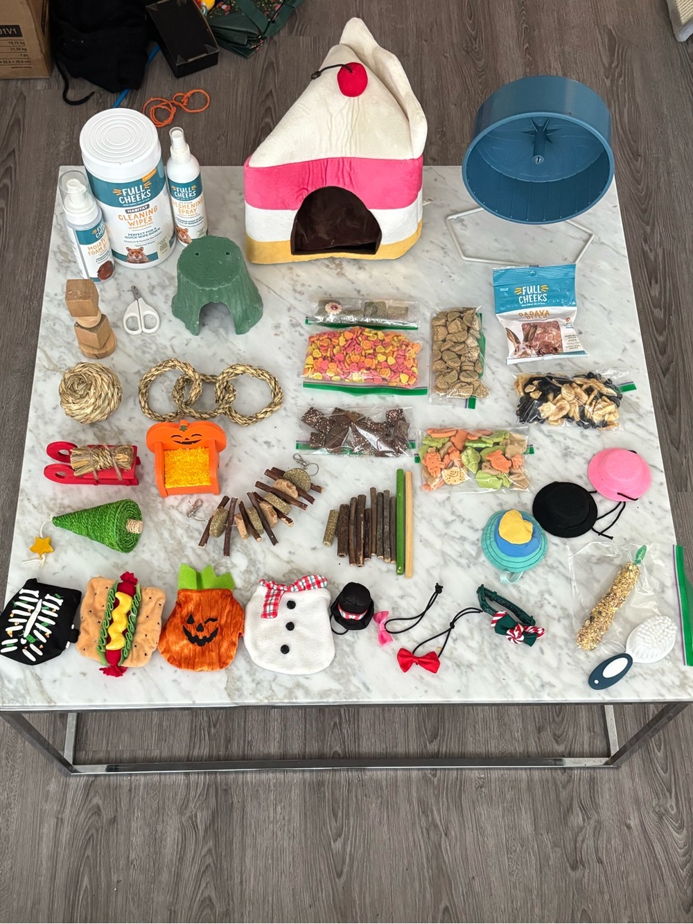 substantial lot of hamster, rabbit, gerbil, guinea pig supplies (will sell sep)